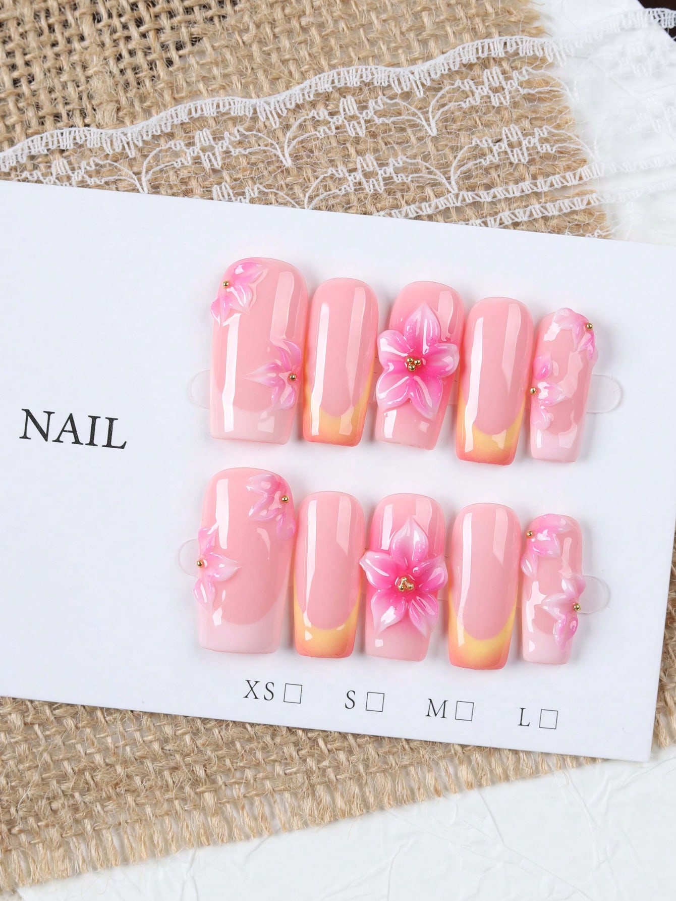 Nail Art Gold - เล็บปลอมแบบกดติดทรงสี่เหลี่ยมผืนผ้าสีชมพูนู้ดและสีส้มไล่เฉดสไตล์ฝรั่งเศส 10 ชิ้น ความยาวปานกลาง ทำมือสไตล์สาวหวานบริสุทธิ์ พร้อมลายดอกไม้สีชมพูไล่เฉดแบบสามมิติ