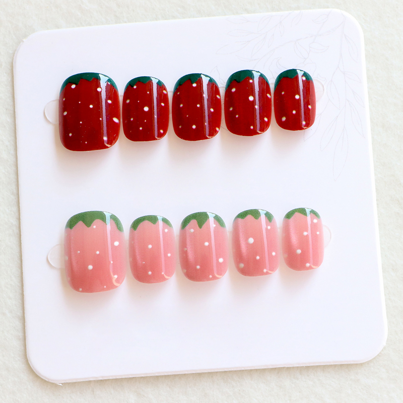 Nail Art Strawberry - เล็บปลอมแฟชั่นผู้หญิงลายสตรอว์เบอร์รี่น่ารัก 10 ชิ้น แบบสั้น ทรงกลม กดติดง่าย